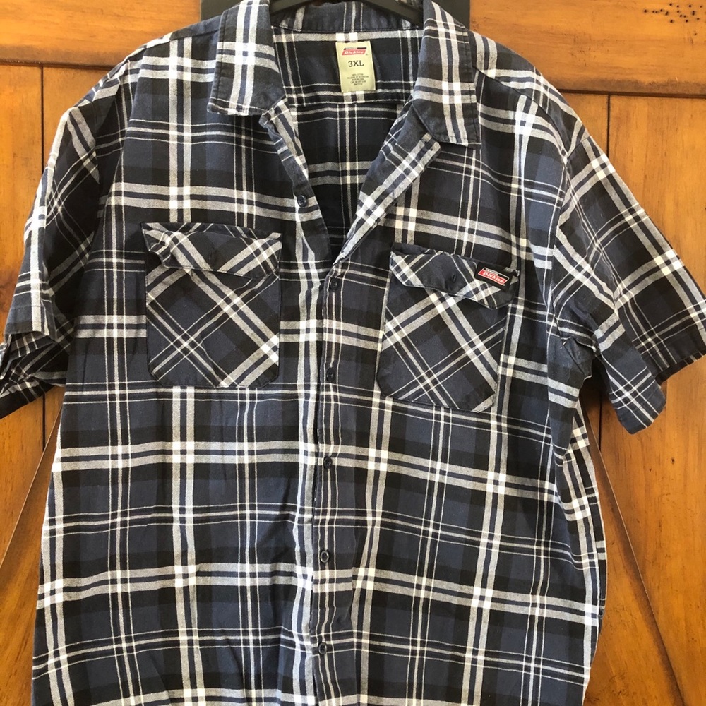 Men’s casual button up shirt